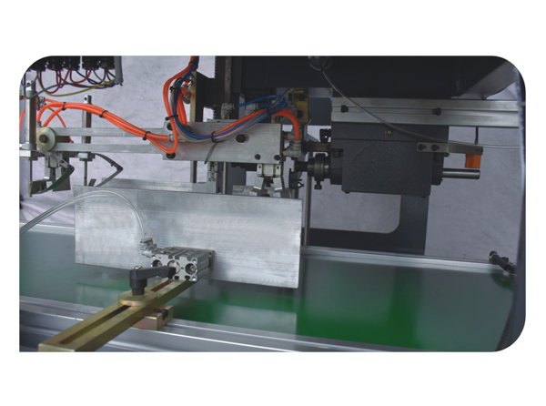 自動(dòng)打扣機(jī)